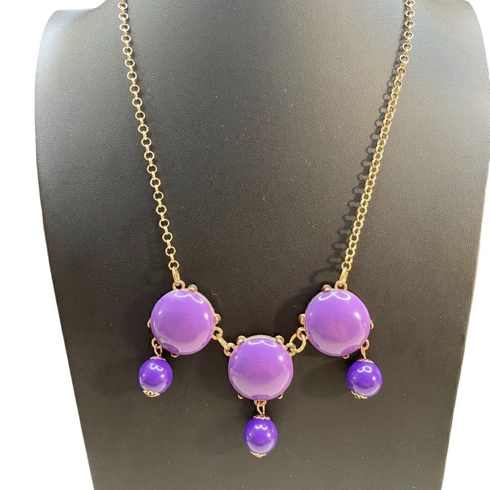 Gorgeous shade of purple in this 3 piece bubble necklace.